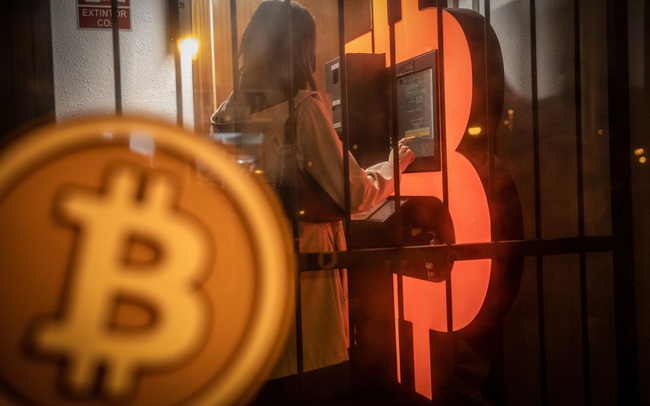 Bitcoin tiến sát 50.000 USD, vượt nhiều ngưỡng kháng cự quan trọng