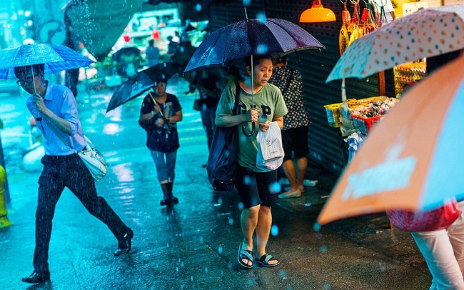 Chìm sâu trong bất ổn xã hội, địa chính trị, liệu Hồng Kông có còn là trung tâm tài chính toàn cầu?