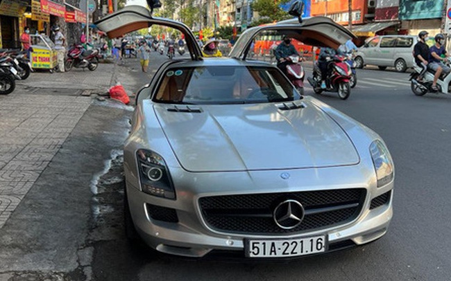 Ông trùm cà phê Đặng Lê Nguyên Vũ tái xuất, cầm lái Mercedes-Benz SLS AMG, có thể có ‘kèo’ siêu xe gây chấn động