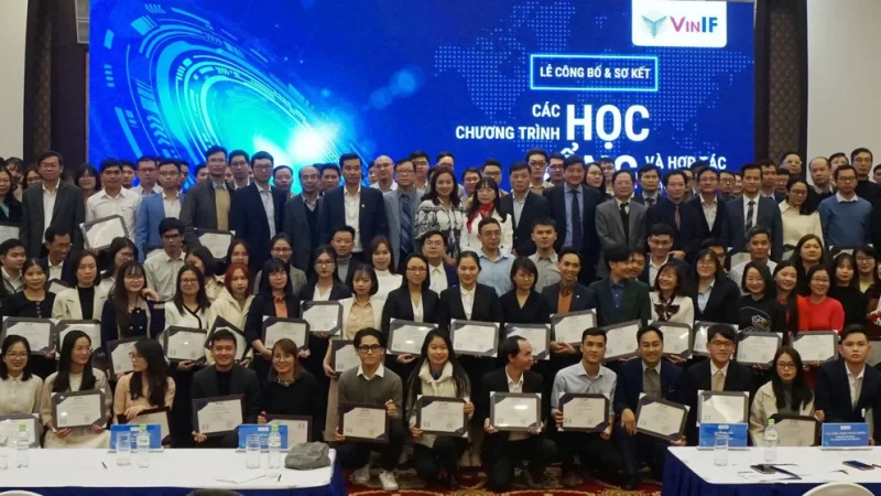 Bác sĩ trẻ chia sẻ cảm xúc khi được nhận học bổng Đào tạo Tiến sĩ của Quỹ đổi mới sáng tạo tập đoàn Vingroup (VINIF)