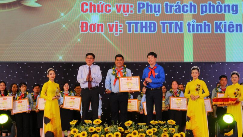 “Tận Tâm Truyền Cảm Hứng: Anh Huỳnh Minh Phụng và Hành Trình Giáo Dục Kỹ Năng Sống Cho Thanh Thiếu Niên”